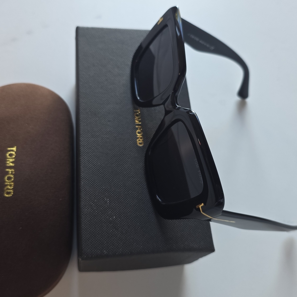 Tom Ford Black and Gold Square Sunglasses - Picture 2 of 7